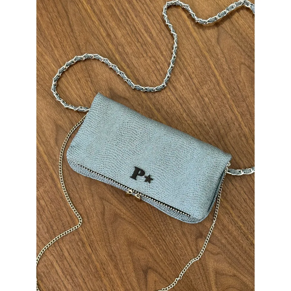 Clutch Atenea — bolsa personalizada con letras metálicas