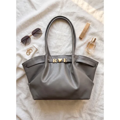 Bolsa Cyrene personalizada con letras metálicas