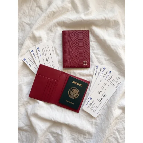Bolsa Portapasaporte personalizada con letras metálicas