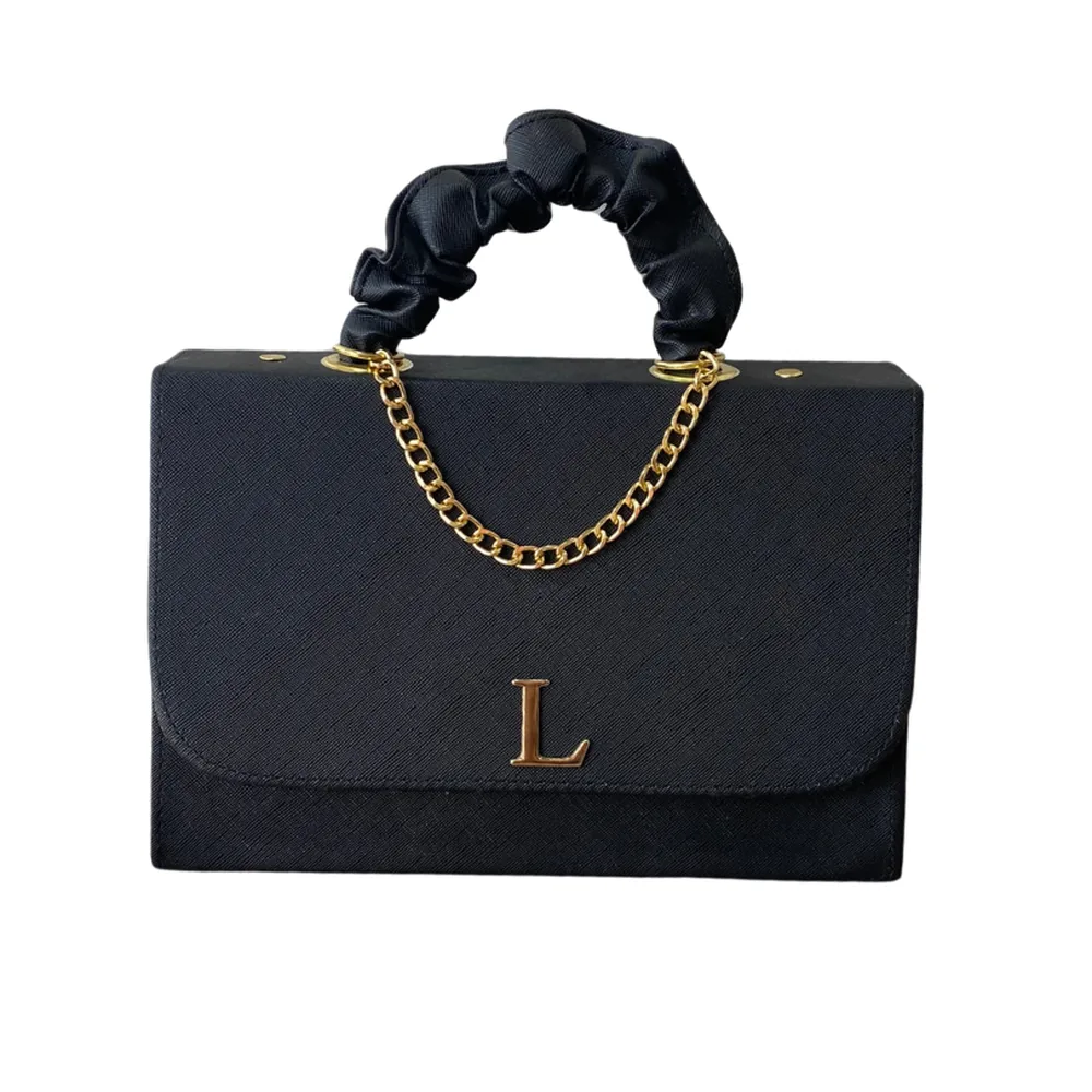 Scrunchie Bag Basic — bolsa personalizada con letras metálicas