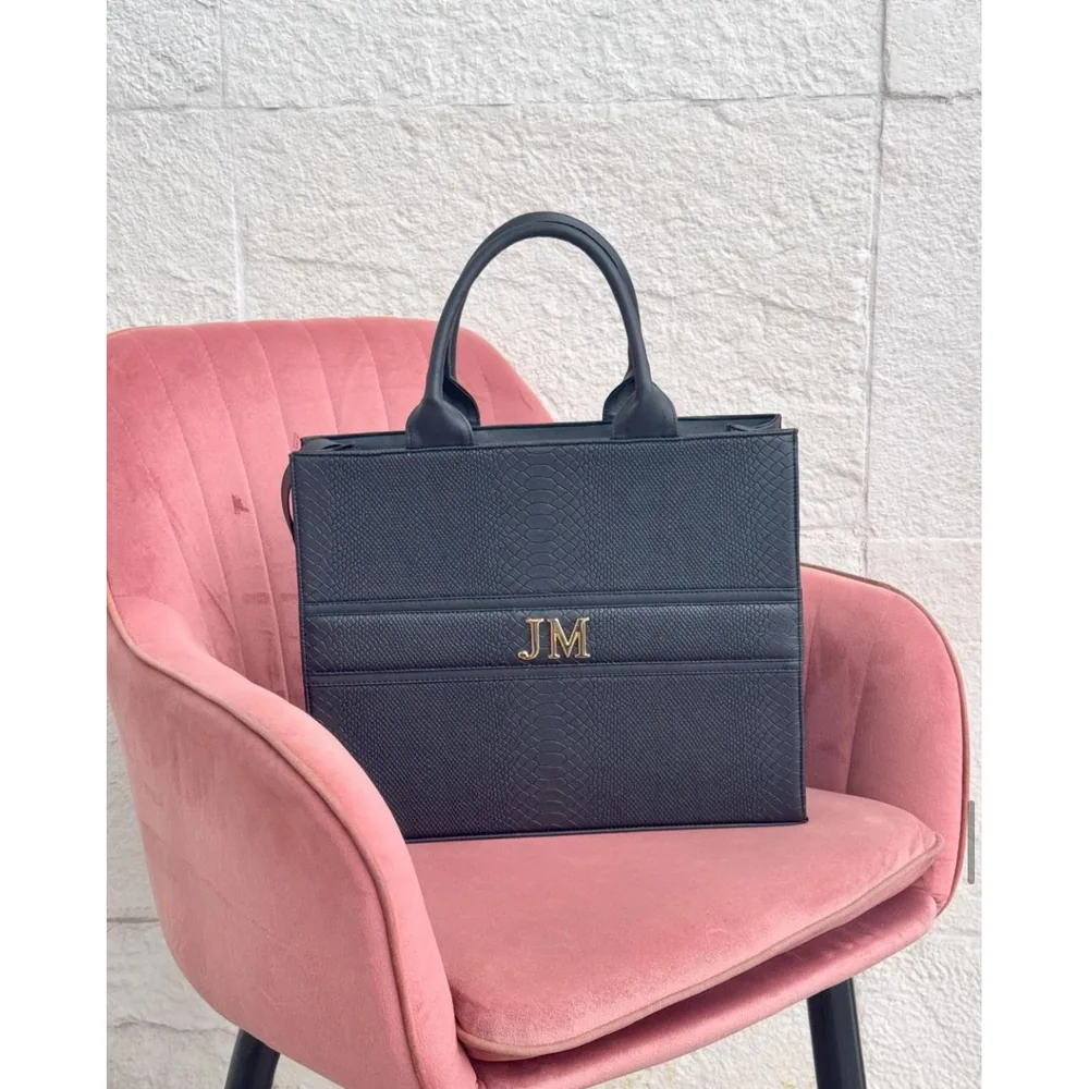 Tote Classic Maxi — bolsa personalizada con letras metálicas
